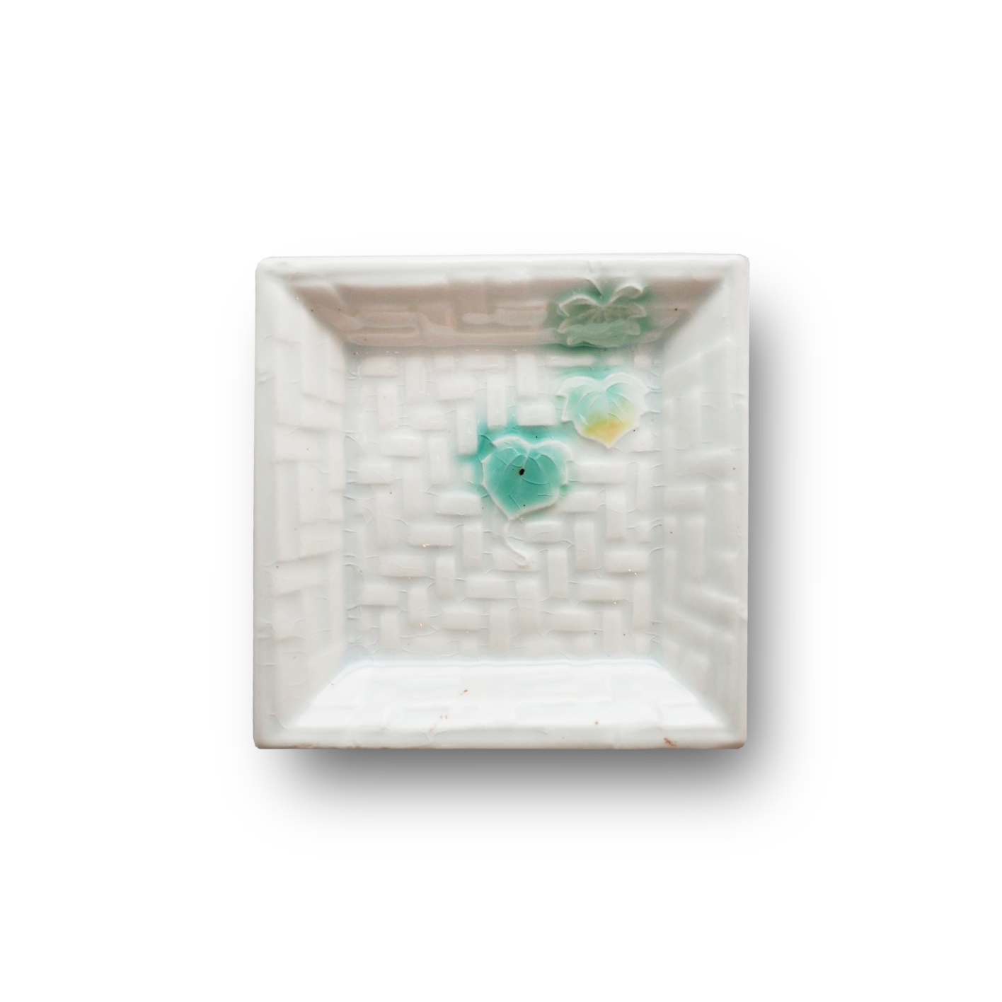 珉平焼蔦文皿 (白) – Gallery Nisui 珉平焼蔦文皿 (白) – Gallery Nisui