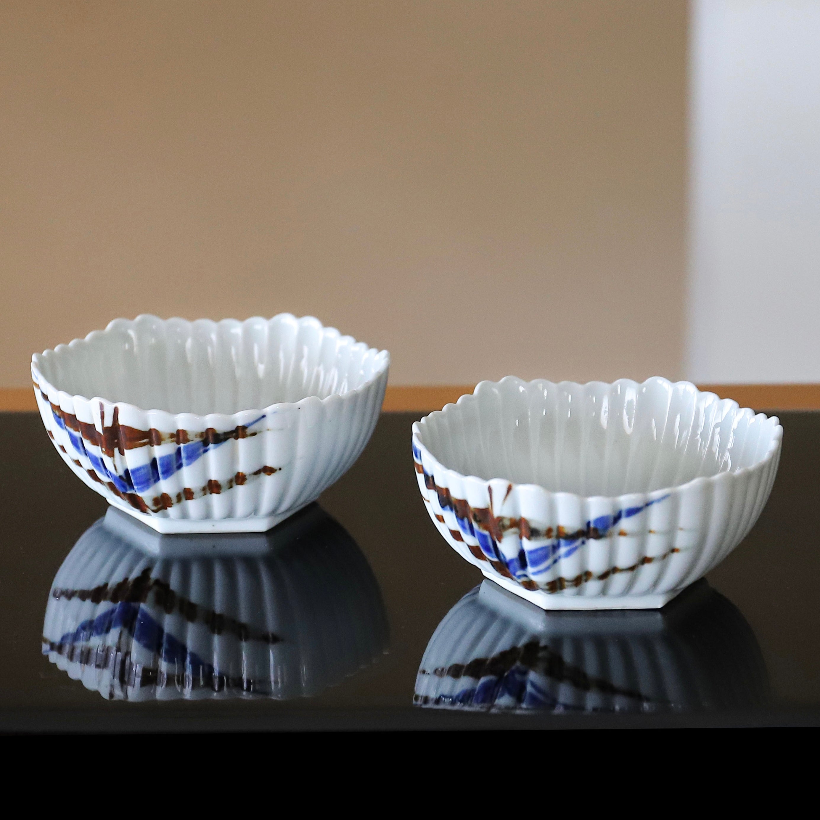 永楽善五郎 六角菊形葦図向付 – Gallery Nisui