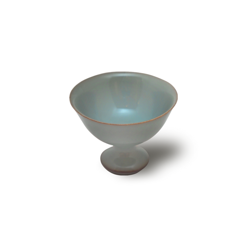 川瀬忍 青磁馬上盃 – Gallery Nisui 川瀬忍 青磁馬上盃 – Gallery Nisui