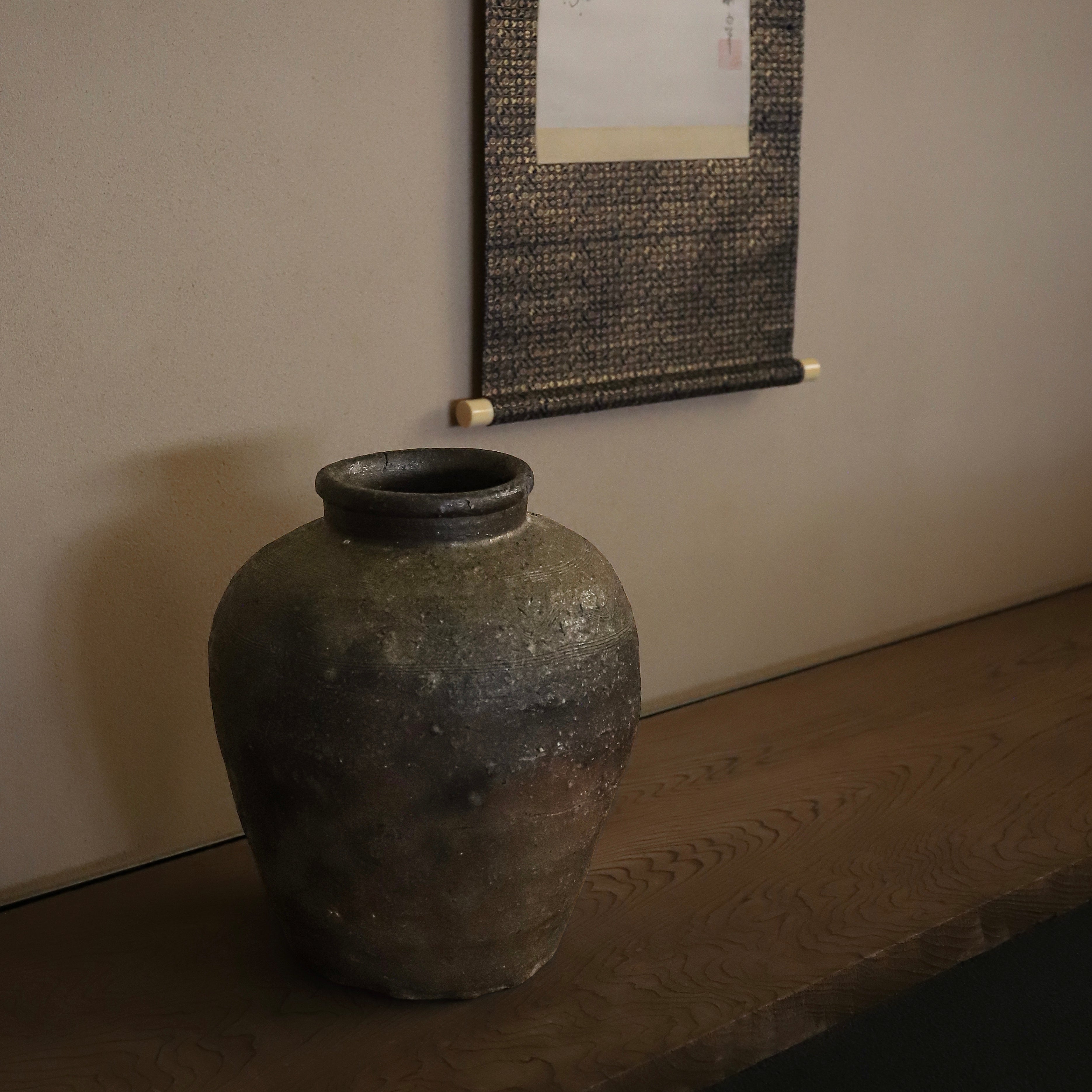 14世紀 古備前櫛目波状文壺 – Gallery Nisui