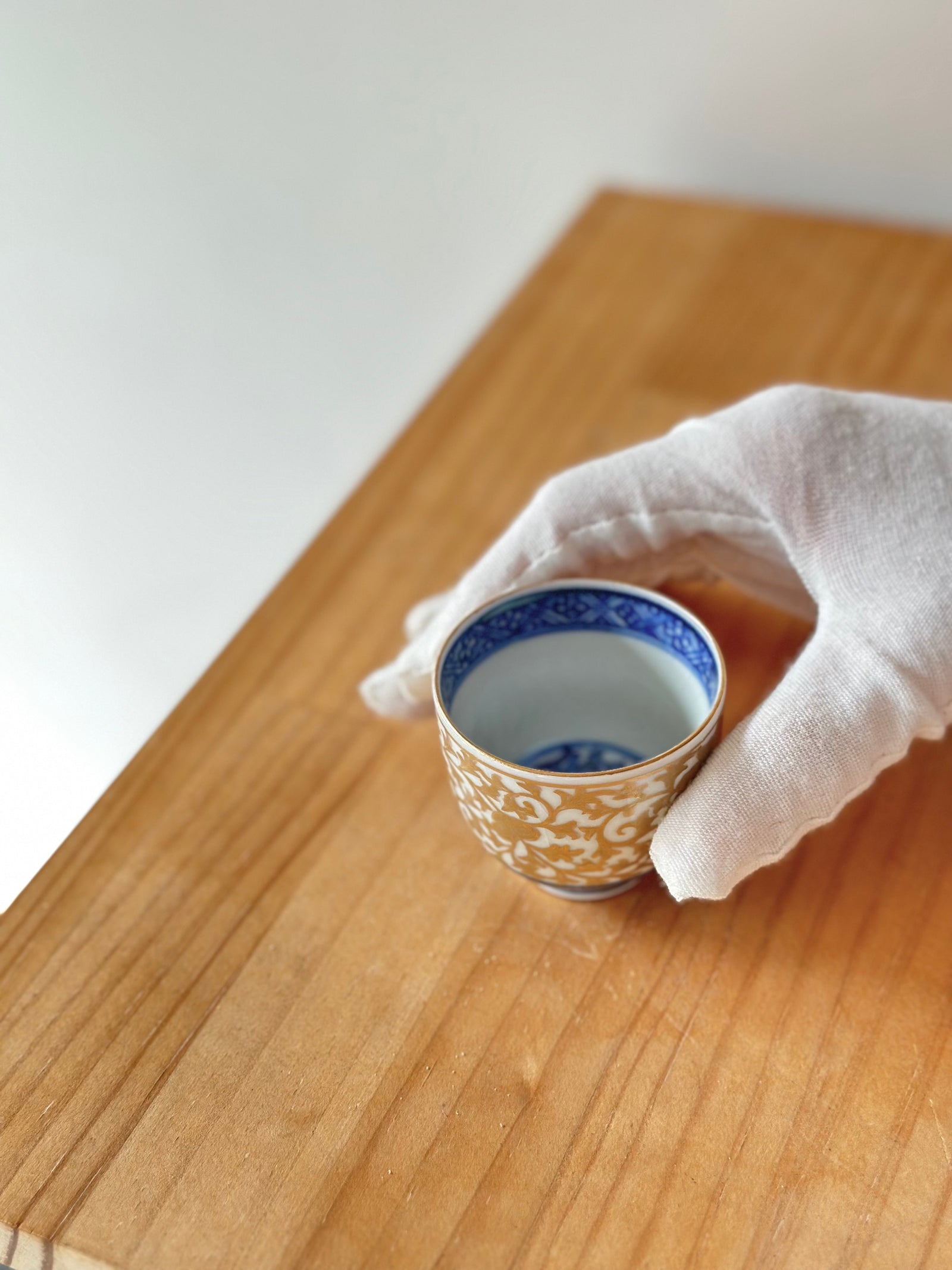 初代 矢口永寿 金襴手猪口 – Gallery Nisui