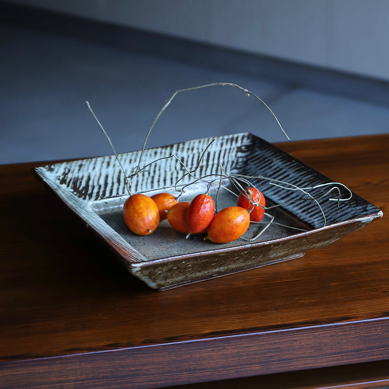 島岡達三 地釉打刷毛目角皿