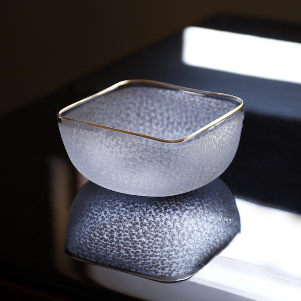 波模様のガラス容器 金色の縁取り 春海バカラ 縁金波四方向付 6客揃 – Gallery Nisui