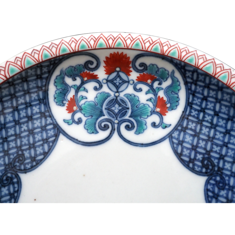 10代今泉今右衛門 色絵三方唐花文皿 – Gallery Nisui 10代今泉今右衛門 色絵三方唐花文皿 – Gallery Nisui