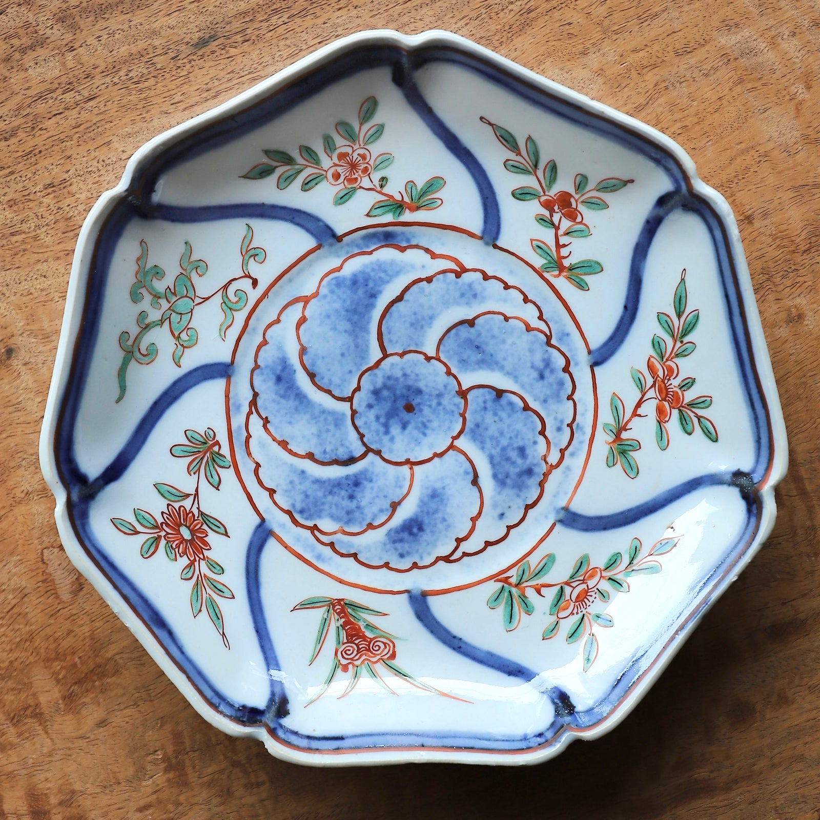 初代 矢口永寿 赤絵寫七角捻大手塩皿 – Gallery Nisui